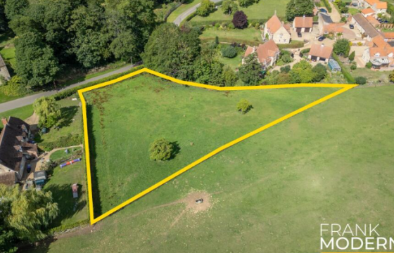 Plot for sale in Irnham photo